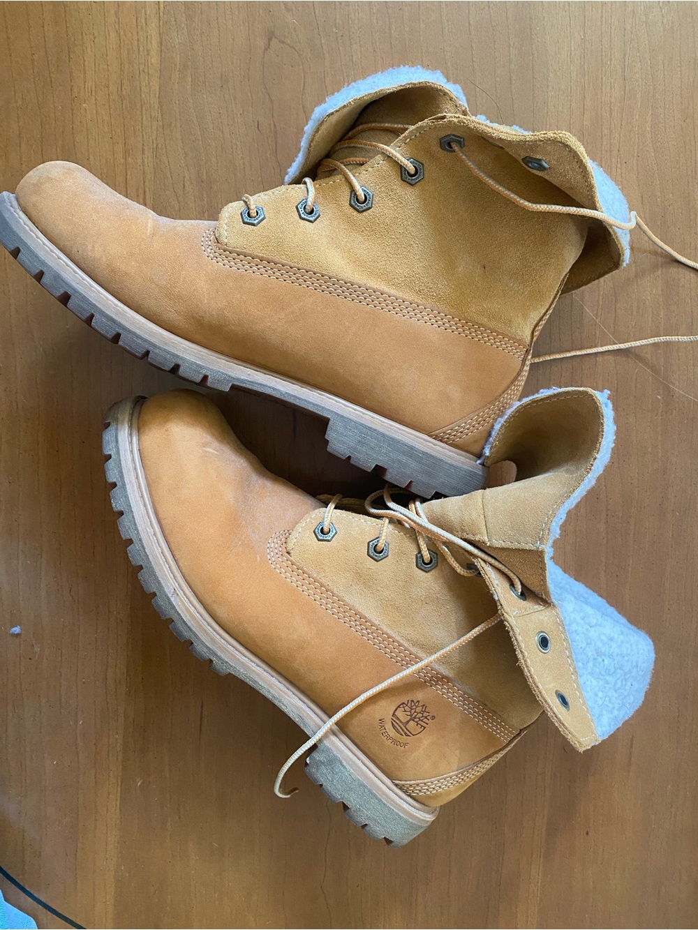 Womens Timberland Wheat Nubuck Lace-Up Boot with Shearling Collar